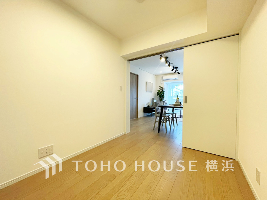 リビングに隣接した洋室は、引き戸を開け放してLDK空間を共有しながら開放的に使うこともできます。
