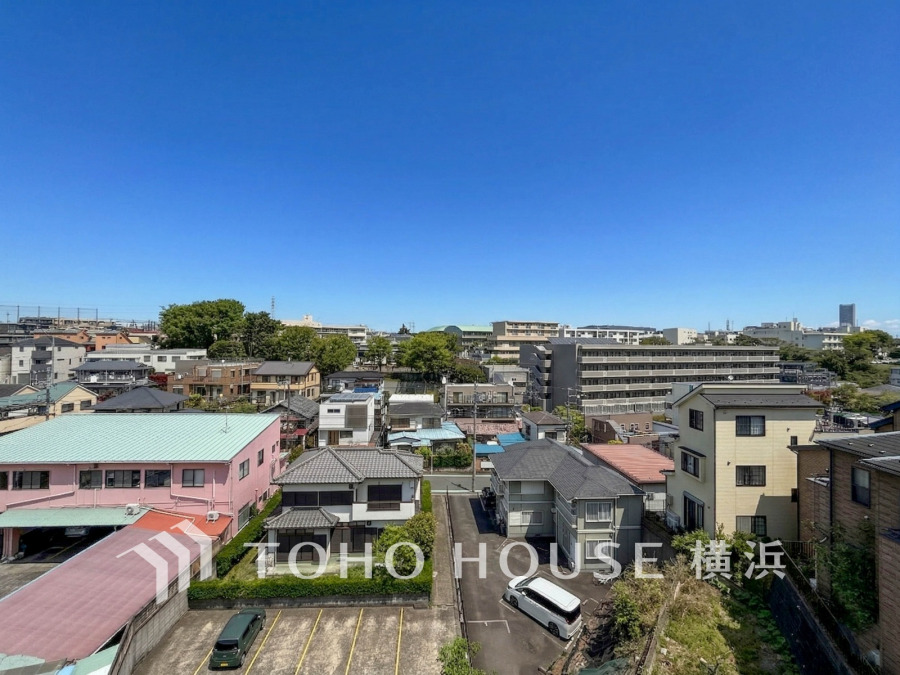 手を伸ばせば、ふれることが出来そうな環境が、そのままインテリアになったような印象です。その豊かな眺望にふさわしい空間には、通風・採光にも優れ、心地よい光と風があふれています。