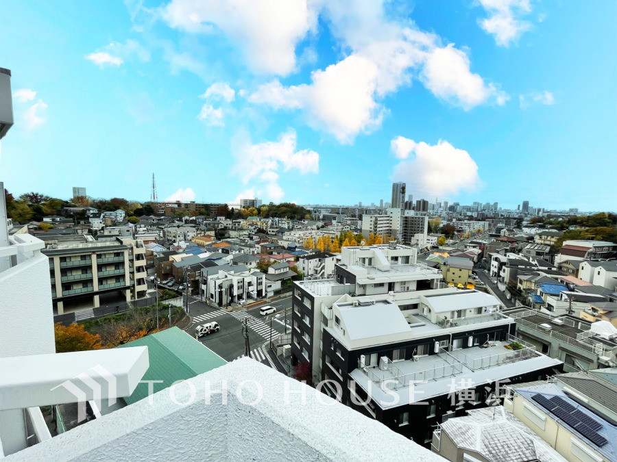 開放感があり、遮るものもなく気持ちのいい景色が広がります。お部屋にも爽やかな風と暖かく柔らかな日差しが差し込み、毎日の暮らしを豊かに彩ります。