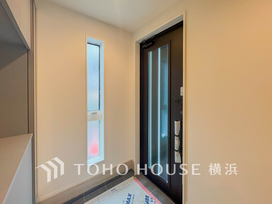 居住者の帰り、訪れる方を優しく迎え、やすらぎに満ちた生活空間を予感させる。健やかな暮らしを楽しめそう。