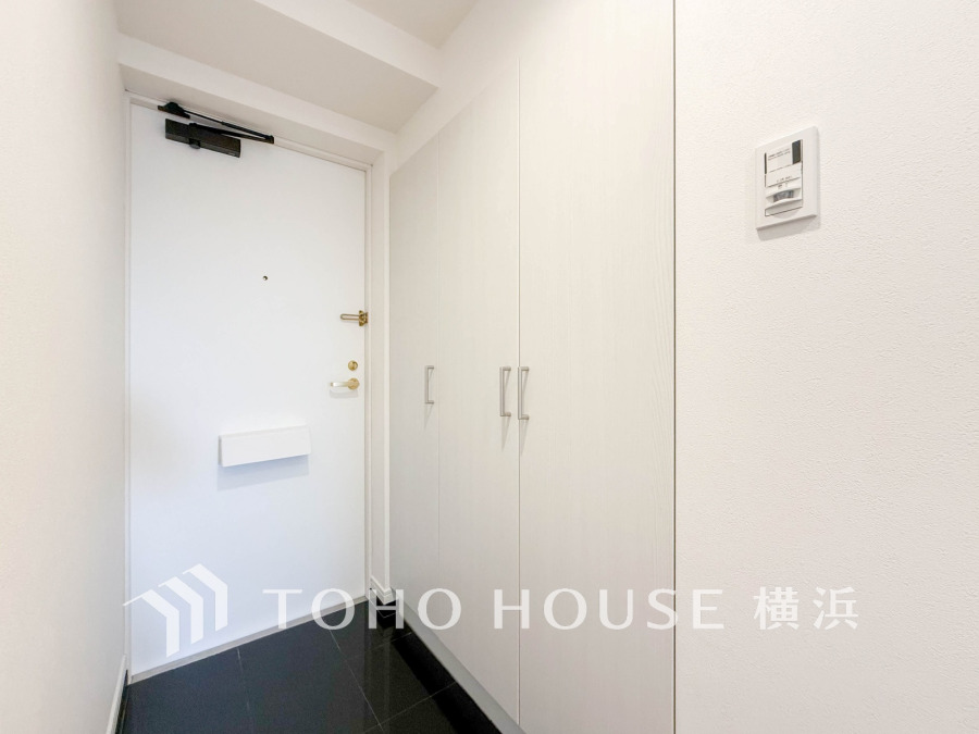 清潔感溢れる玄関がお出迎えする本邸宅の物語は、ここから始まる日常を期待させます。この場所には「希望」と「優越」で包み込んでくれる「特別」な空間があります。