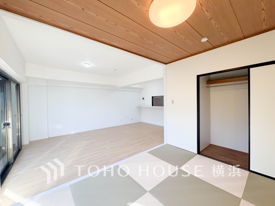 LDKは6帖の畳コーナーを設けた20.8帖の開放的空間。
