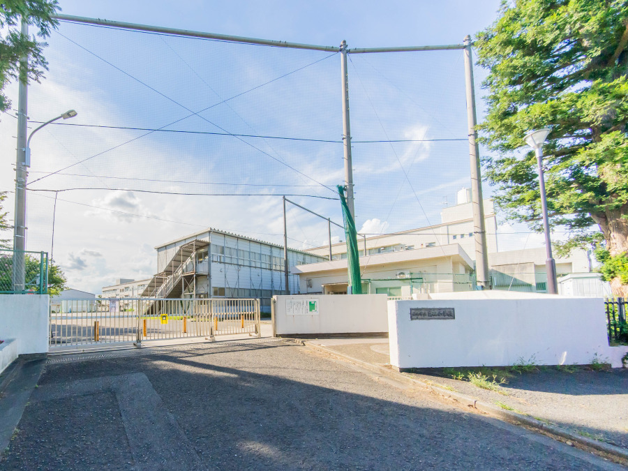 横浜市立高田小学校　約700ｍ
