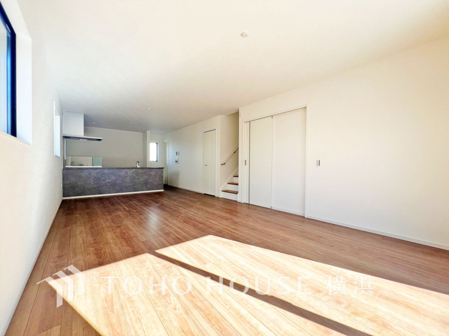 たくさんの想いが美しいカタチに彩られた時、そこにはひと時のくつろぎが生まれ、ゆっくりと愛着が育まれていきます。