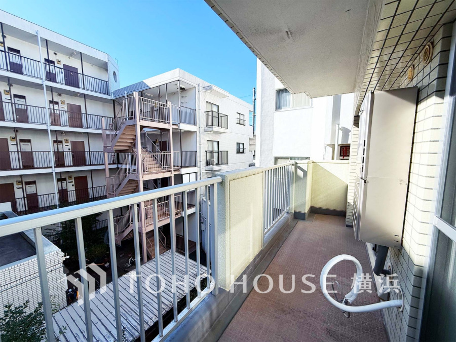 気持ちのいい空が見渡せるバルコニー。爽やかな風を感じて、心躍る素敵な暮らしがはじまります。
