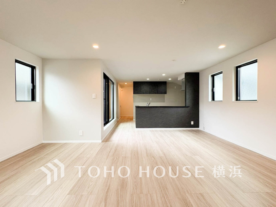 一日の中で多くの時間を過ごすことになる住まいだからこそ、いつも穏やかな空間であるように心掛けています。構成する建材などへの配慮が、住まう方の健康を守ります。