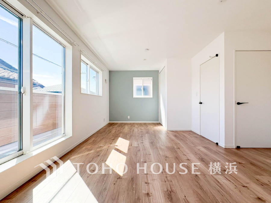 快適に過ごす条件は、一人ひとり違います。飾リ過ぎないシンプルな内装と偏り過ぎないデザインで統一しております。居住していく中でオーナー様だけの【マイホーム】に創り上げて下さい。