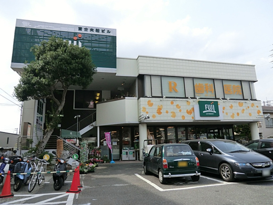 Fuji大船店　約900ｍ