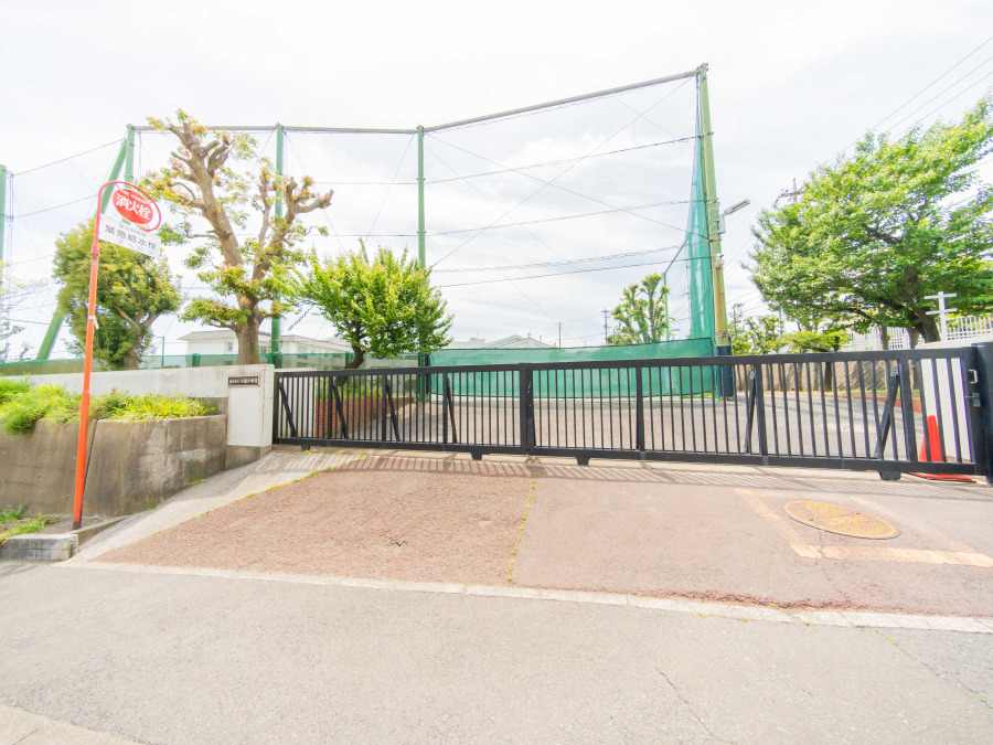 横浜市立小田中学校まで　約1400ｍ