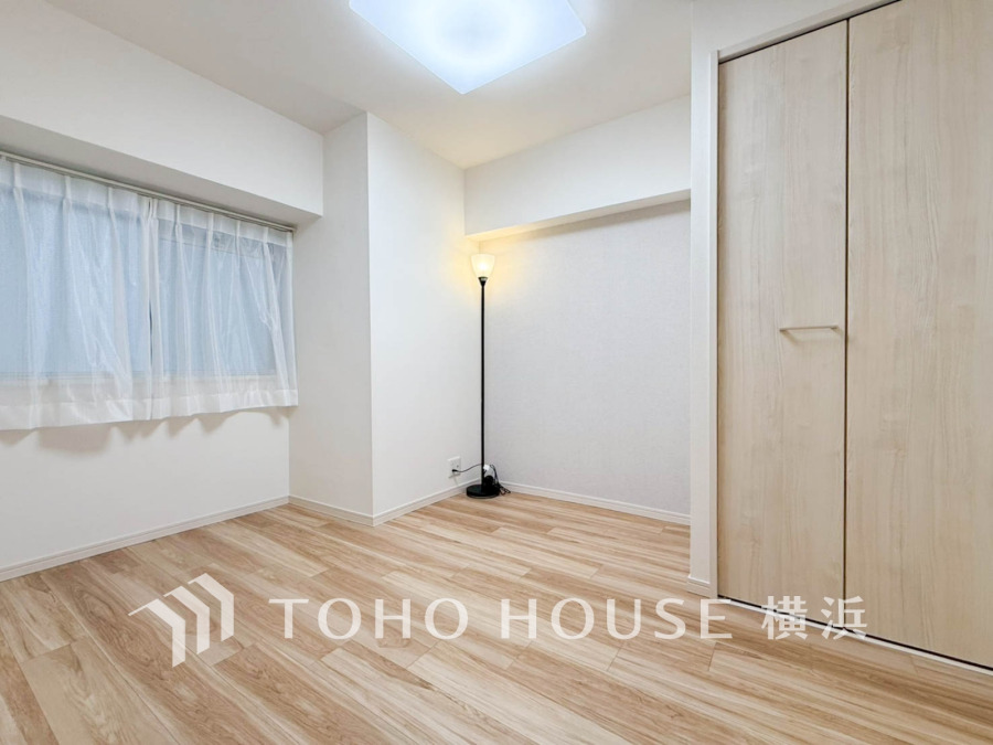 穏やかな風と陽光を導き、プライバシーに配慮された設計プランを採用し、居住性を一段と心地よいものにしています。明るく開放的な空間を演出しております。