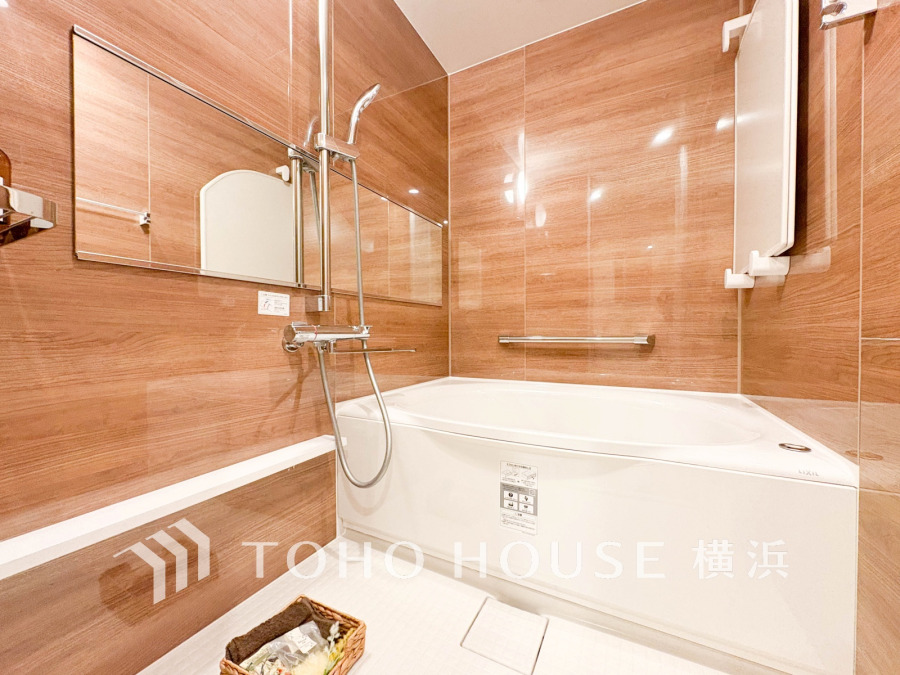 掃除のしやすさ・収納の便利さなど、おふろを使う人、お手入れする人、みんなにとっての「しあわせ性能」を追求したバスルームを採用いたしました。