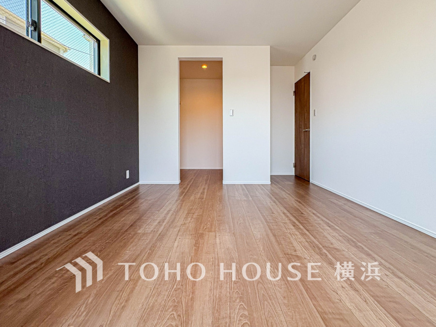 大きな窓からは快適な光を取り入れ、通気性能を上げる事で居心地の良い空間を演出します。多くの時間を過ごす住まいだからこそ、いつも快適な場所であるように心掛けています。
