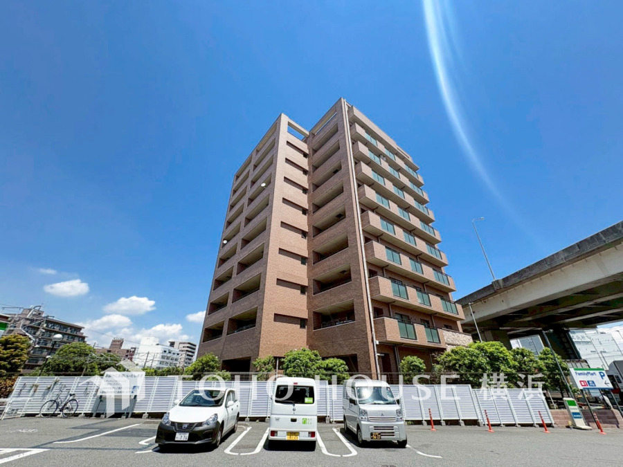 時代の流れに惑わされないシックなカラートーンで街並みに溶け込む外観は、主張し過ぎず、また平凡になり過ぎず絶妙なコントラストで輝きを放ちます。