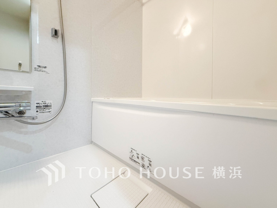 掃除のしやすさ・収納の便利さなど、おふろを使う人、お手入れする人、みんなにとっての「しあわせ性能」を追求したバスルームを採用いたしました。