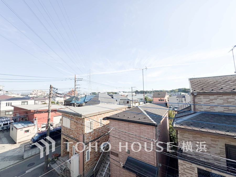 開放感があり、遮るものもなく気持ちのいい景色が広がります。お部屋にも爽やかな風と暖かく柔らかな日差しが差し込み、毎日の暮らしを豊かに彩ります。