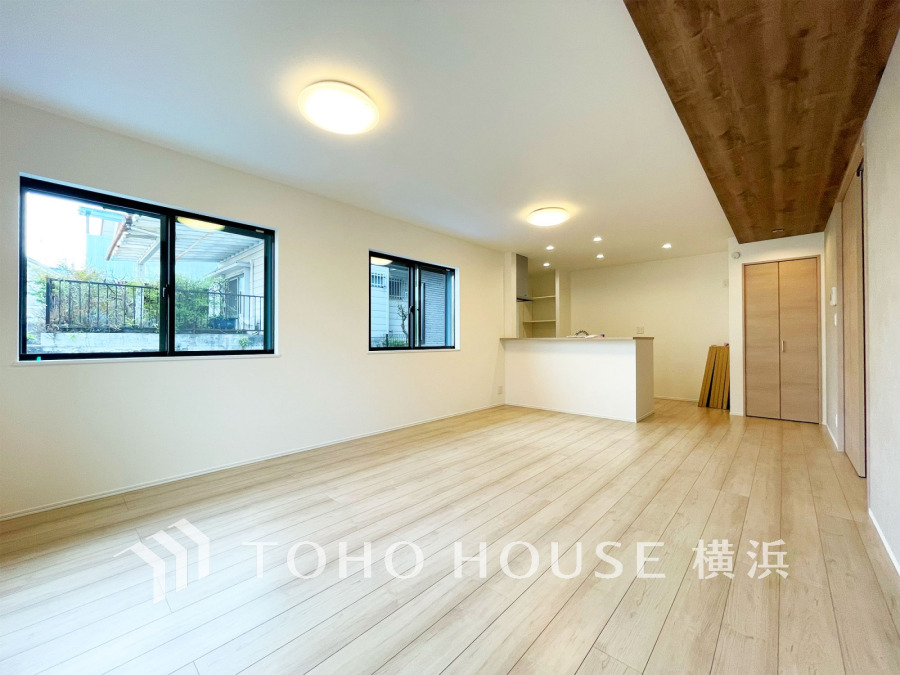 太陽の恵みを受けた明るい空間。吹きぬける風を感じながら爽やかで風通しの良い暮らしが叶います。
