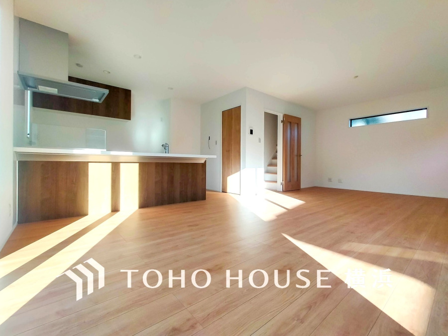 太陽の恵みを受けた明るい空間。吹きぬける風を感じながら爽やかで風通しの良い暮らしが叶います。
