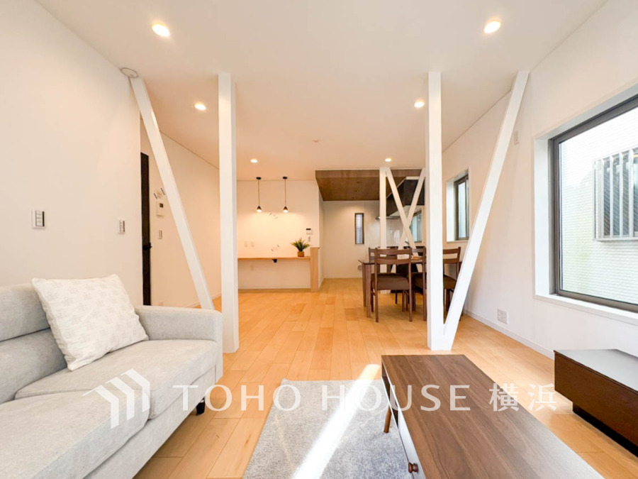 オープンでのびやかな空間を生み出す、こだわりの「広がり」と「ゆとり」。家族と過ごす時間を大切にした住空間♪