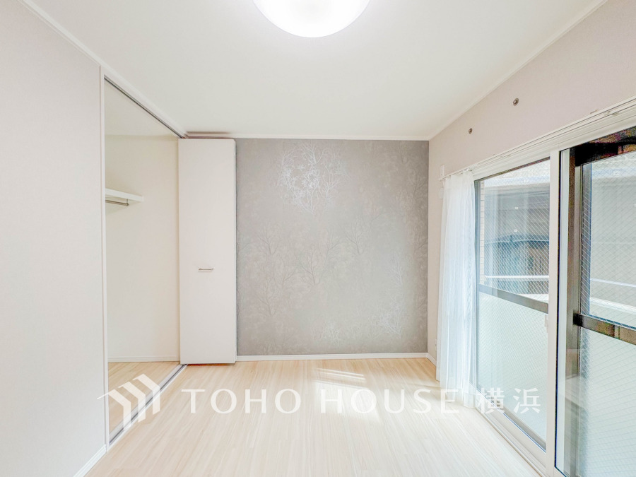 過ぎ行く時間をゆったりと感じることができる落ちついたプライベートルーム。リビングで楽しく過ごした後はゆっくり寛ぎの時間を満喫できます。静かな環境でリラックスタイムを愉しんで。