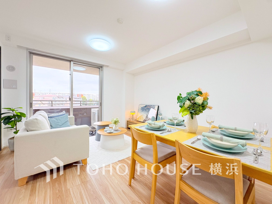 太陽の恵みを受けた明るい空間。吹きぬける風を感じながら爽やかで風通しの良い暮らしが叶います。
