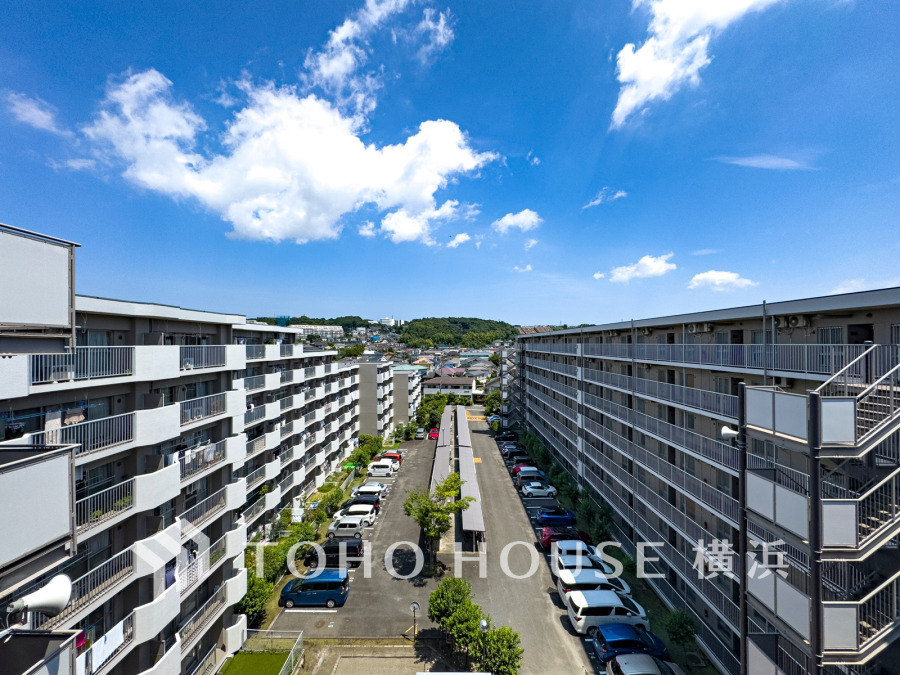 爽やかな青空の下に贅沢なほどに降り注ぐ陽光、豊かな居住性と、クオリティが見事に調和した住空間は、住まうことの喜びを感じさせてくれます。