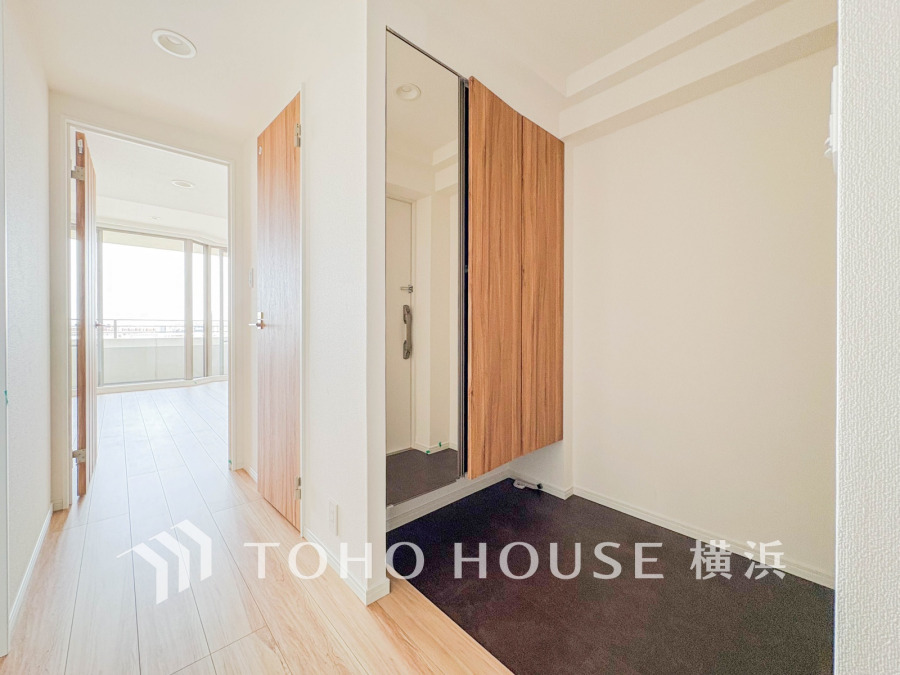 清潔感溢れる玄関がお出迎えする本邸宅の物語は、ここから始まる日常を期待させます。この場所には「希望」と「優越」で包み込んでくれる「特別」な空間があります。