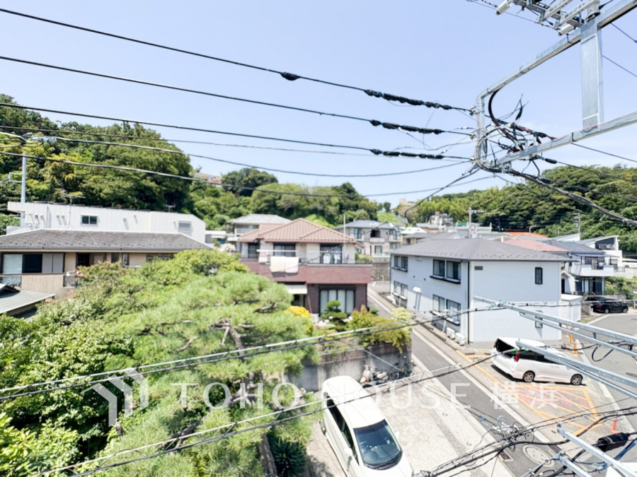 開放感があり、遮るものもなく気持ちのいい景色が広がります。お部屋にも爽やかな風と暖かく柔らかな日差しが差し込み、毎日の暮らしを豊かに彩ります。