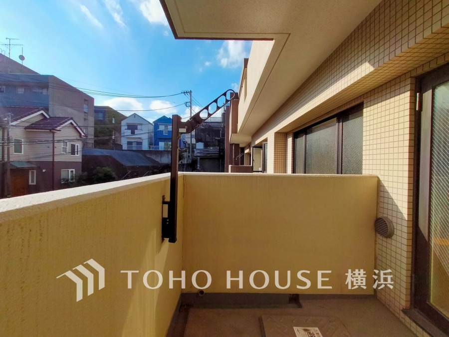 気持ちのいい空が見渡せるバルコニー。爽やかな風を感じて、心躍る素敵な暮らしがはじまります。