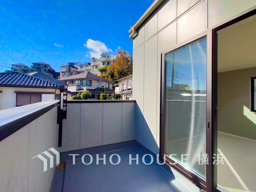 気持ちのいい空が見渡せるバルコニー。爽やかな風を感じて、心躍る素敵な暮らしがはじまります。
