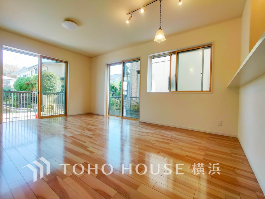 たくさんの想いが美しいカタチに彩られた時、そこにはひと時のくつろぎが生まれ、ゆっくりと愛着が育まれていきます。