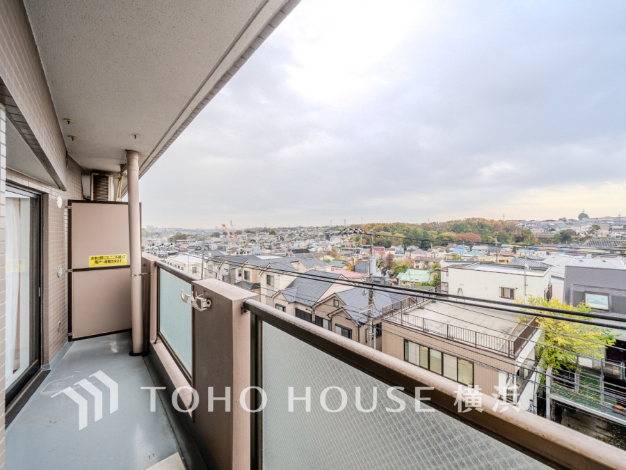 開放感あふれるバルコニーから、四季折々の景色を楽しめる心地よい住環境です。