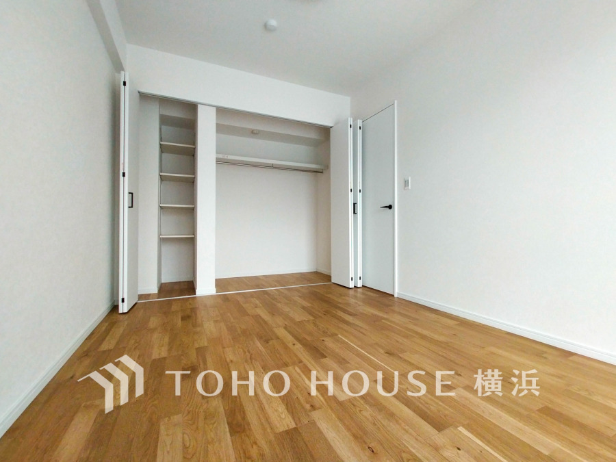 ゆとりと収納を確保した洋室。自分時間を充実させながら心豊かなひとときを過ごすための大切な空間です。
