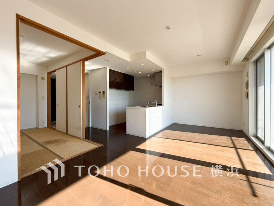 上質な時間を育む暮らしのメインステージ。寛ぎとコミュニケーションを育む居心地のよい場所。家族との時間、自分の時間共に大切にできる空間がここにあります。