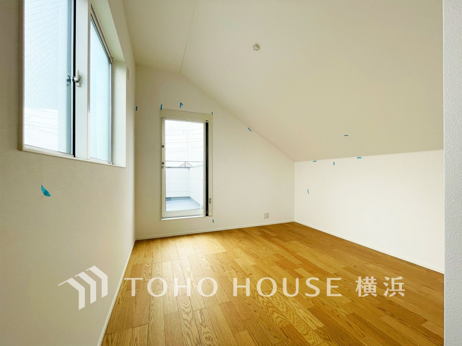 ２面採光の明るく爽やかな空間。プライベートな自分時間を快適に過ごせるお部屋です。
