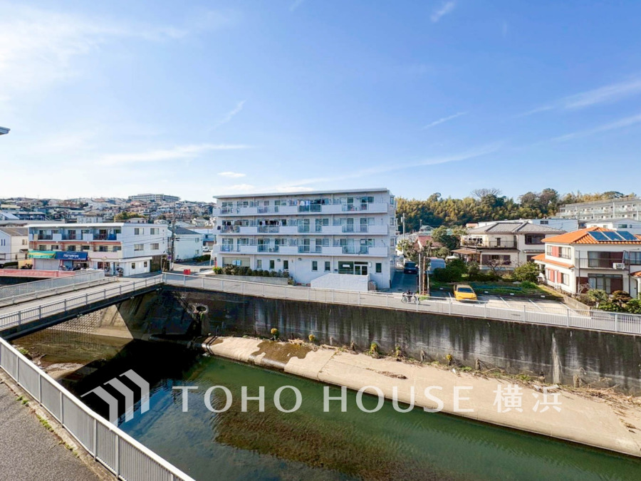 日野川の開放的な風景を身近にした、穏やかなロケーション。静かに流れる川のせせらぎとともに重ねる時間、変わることのない価値の一つ。