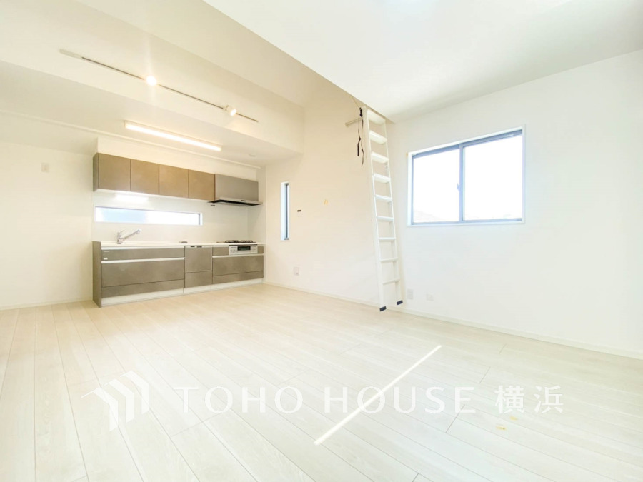 一日の中で多くの時間を過ごすことになる住まいだからこそ、いつも穏やかな空間であるように心掛けています。構成する建材などへの配慮が、住まう方の健康を守ります。