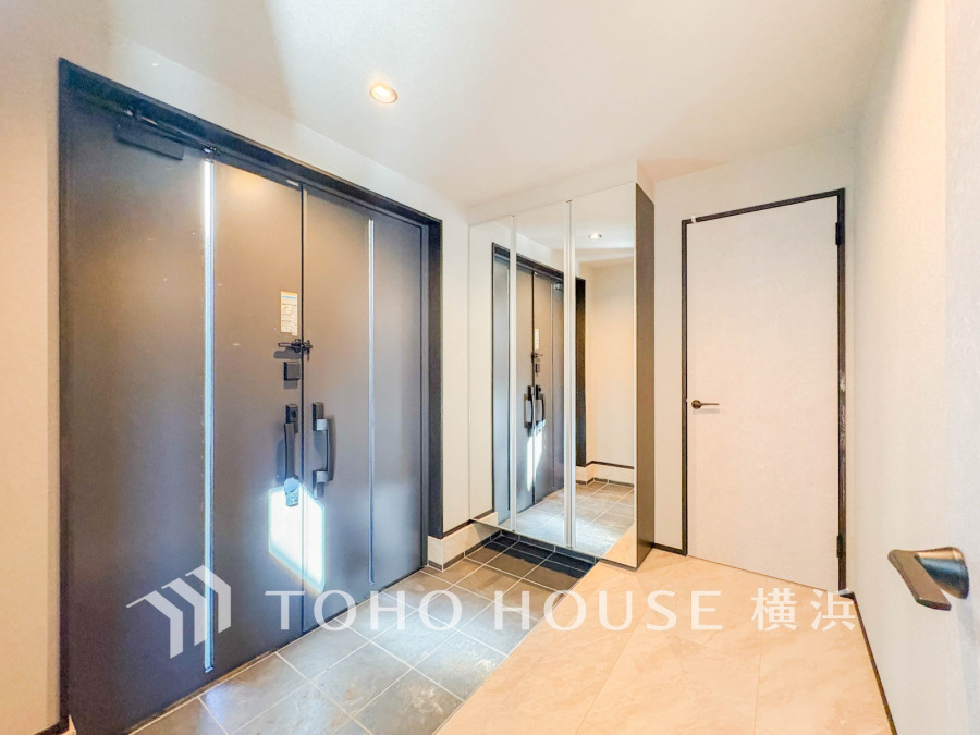 居住者の帰り、訪れる方を優しく迎え、やすらぎに満ちた生活空間を予感させる。健やかな暮らしを楽しめそう。