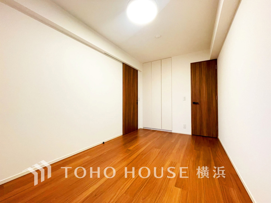 1日の疲れを癒し、心地よく寛げるようゆったりとした広さを確保しています。プライベートタイムをより優雅に穏やかに…。落ち着いた雰囲気を紡ぎます。