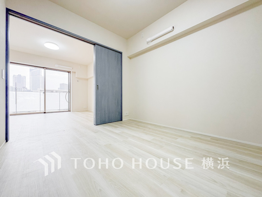 リビングに隣接した洋室は、引き戸を開け放してLDK空間を共有しながら開放的に使うこともできます。
