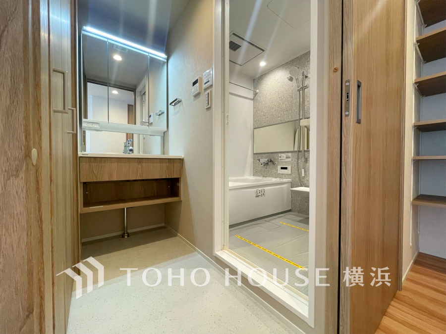 浴室、洗面室、トイレは各2ヵ所にあり大家族での暮らしやゲストにも対応。