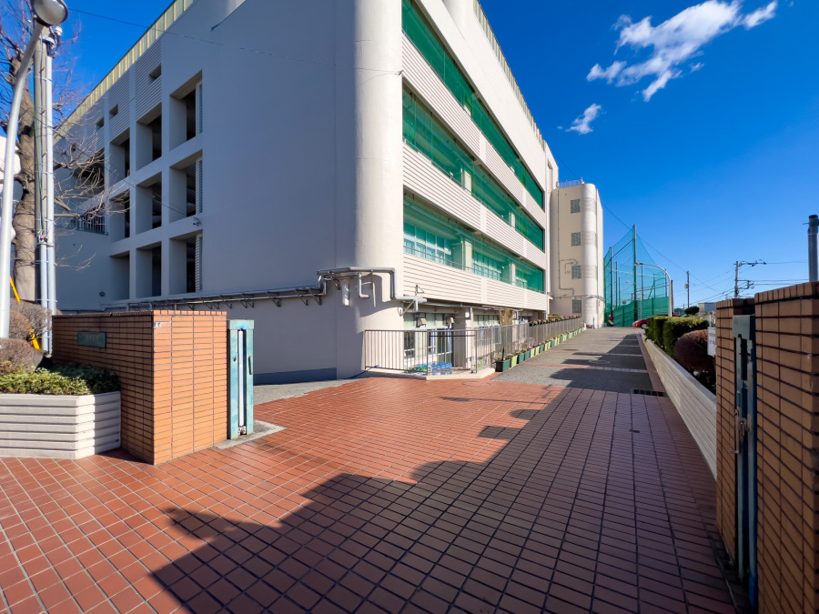 横浜市立平楽中学校　約400ｍ
