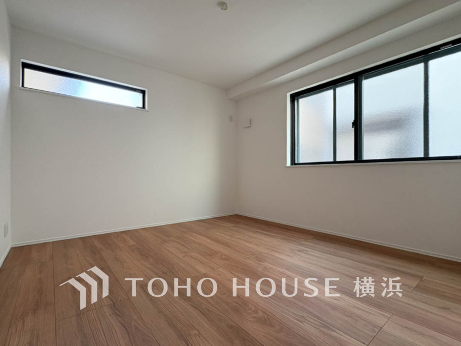 採光もアクセントの一つとして。プライベートルームにはやさしい光が射し込んでいて、この明るい好みの空間で読書をしたり、音楽を聞いたりと一人の時間も充実したものにできます。