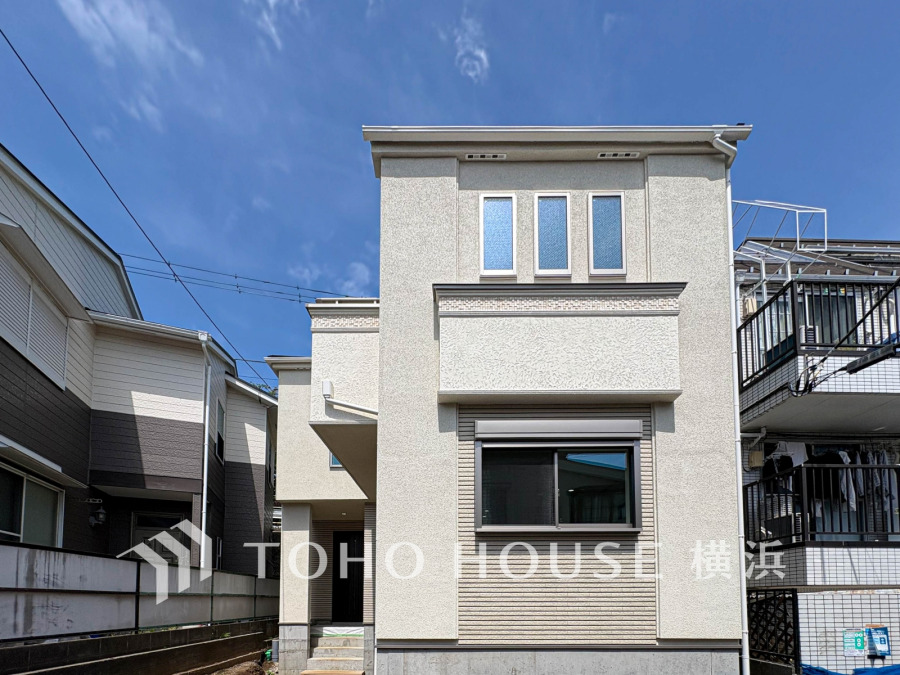 爽やかな青空の下に贅沢なほどに降り注ぐ陽光、豊かな居住性と、クオリティが見事に調和した住空間は、住まうことの喜びを感じさせてくれます。