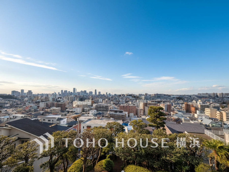 開放感あふれる高台からの眺望。緑と都市が調和した、心地よい暮らしを実現します。