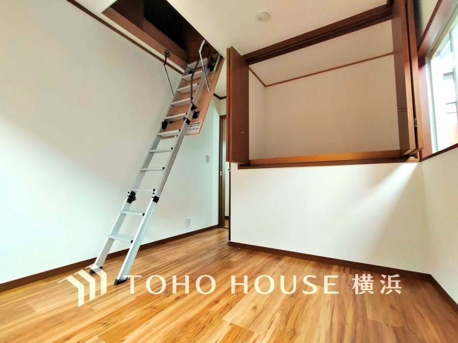 ひとりの時間をゆったり過ごしたり、静かな環境で趣味に打ち込んだり、自分時間を快適に過ごすプライベートルーム。クローゼットも完備されているので、収納家具を置く必要がなくゆったりお使い頂けます。