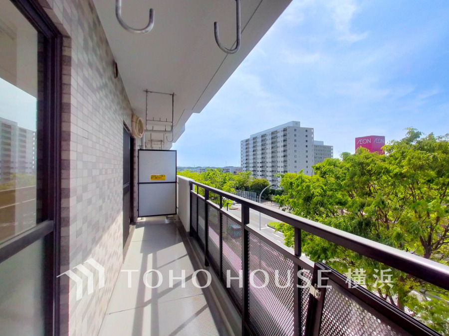 気持ちのいい空が見渡せるバルコニー。爽やかな風を感じて、心躍る素敵な暮らしがはじまります。
