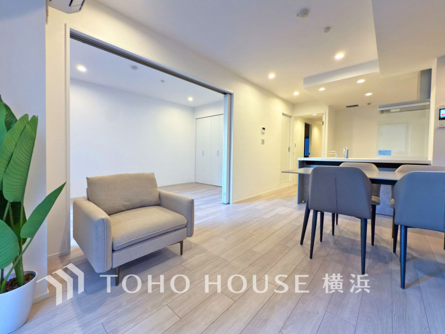 たくさんの想いが美しいカタチに彩られた時、そこにはひと時のくつろぎが生まれ、ゆっくりと愛着が育まれていきます。