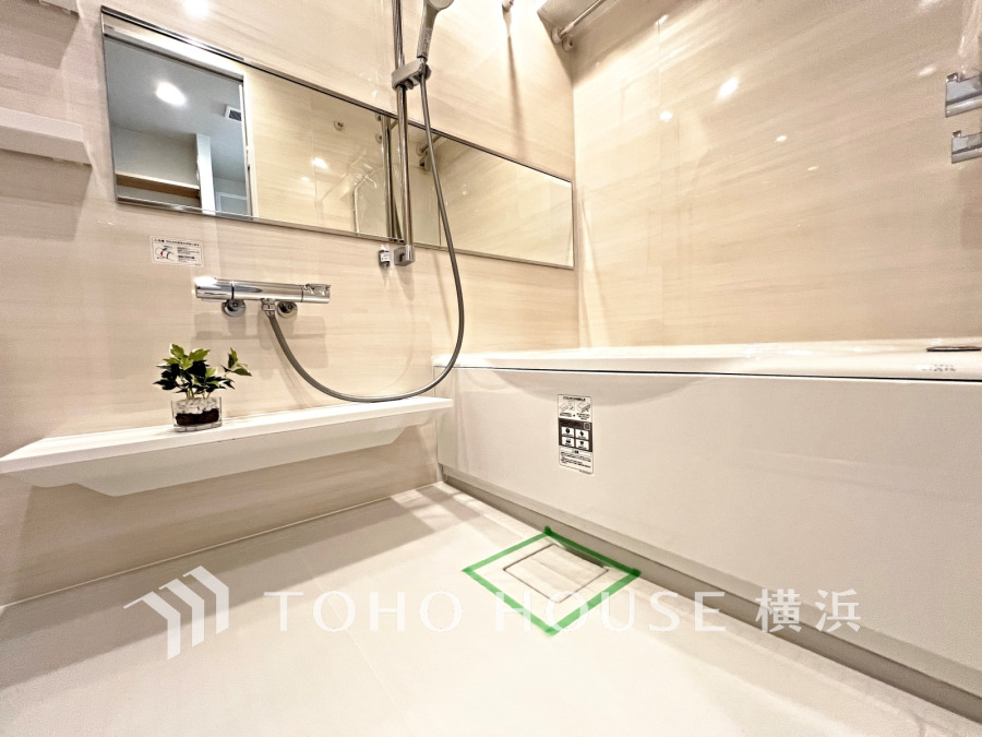 掃除のしやすさ・収納の便利さなど、おふろを使う人、お手入れする人、みんなにとっての「しあわせ性能」を追求したバスルームを採用いたしました。