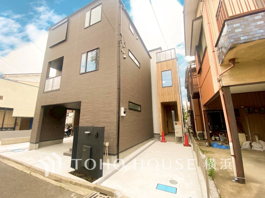 住む人を映し出す洗練された佇まいは、いつまでも輝き続けながらいつしか街の風景に溶け込んでいきます。