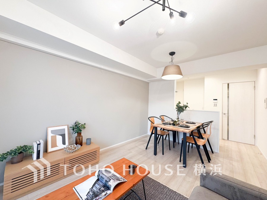 たくさんの想いが美しいカタチに彩られた時、そこにはひと時のくつろぎが生まれ、ゆっくりと愛着が育まれていきます。